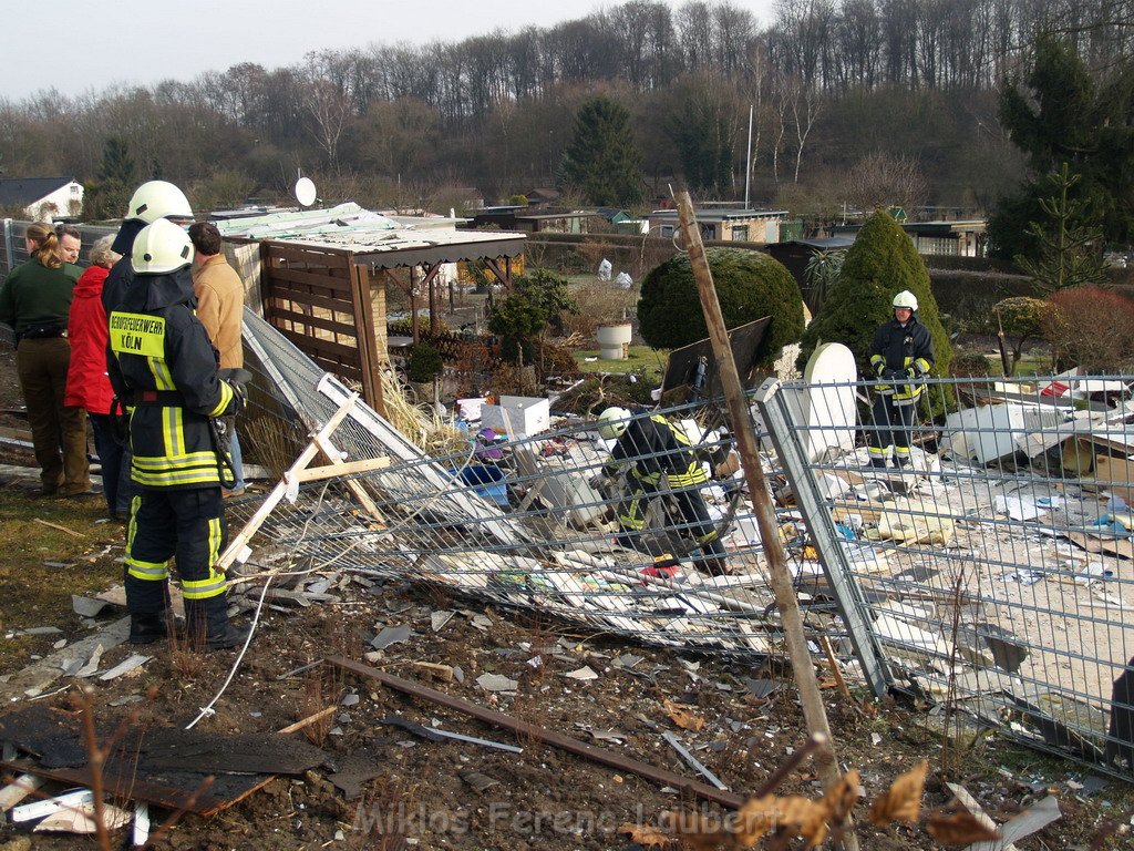 Gartenhaus in Koeln Vingst Nobelstr explodiert   P055.JPG